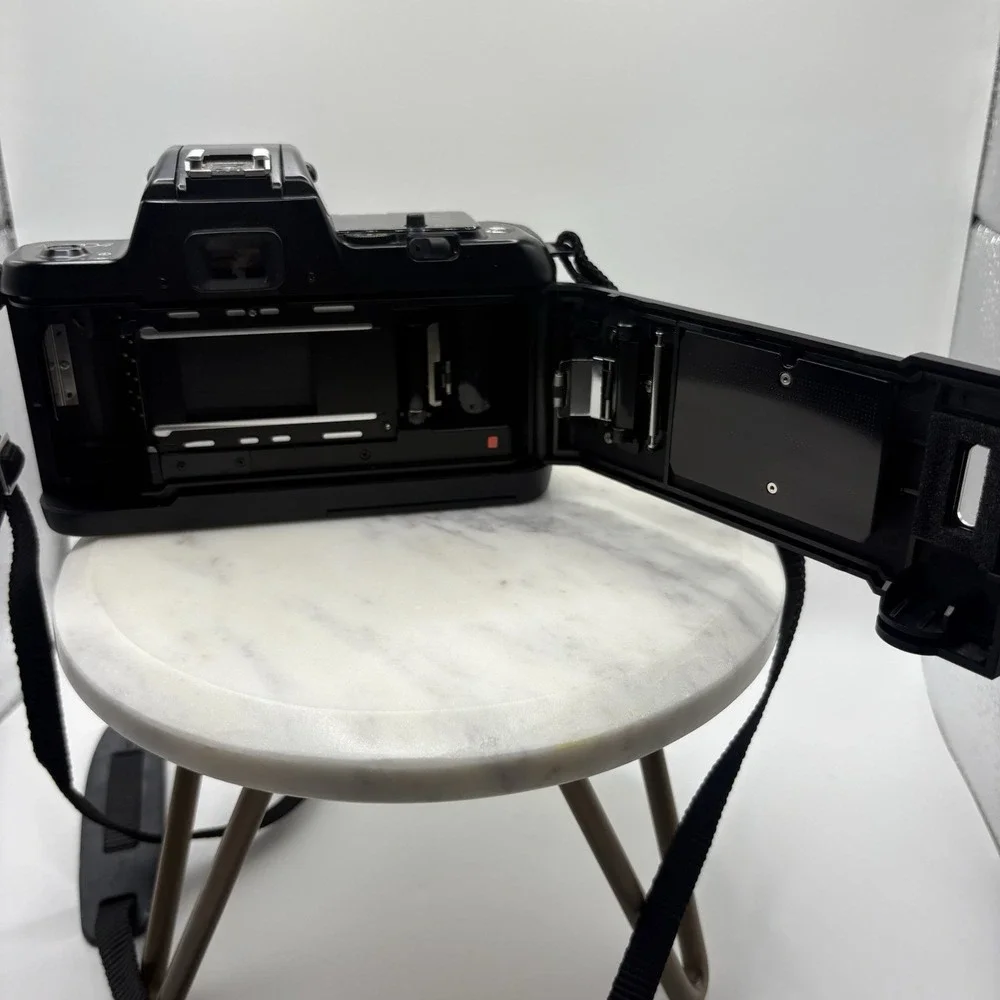 Vintage Nikon N4004 AF 35mm SLR Film Camera Body Only W/ Manuals Bag Powers On